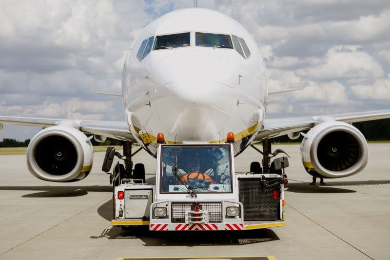 Więcej lotów i pasażerów