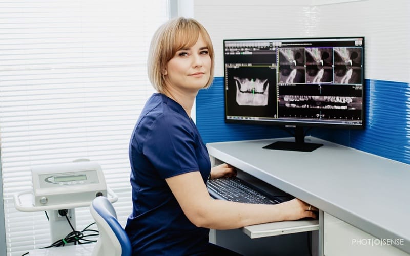 Koniec z ukrywaniem uśmiechu? Implanty zębowe w Medicum Dent krok po kroku