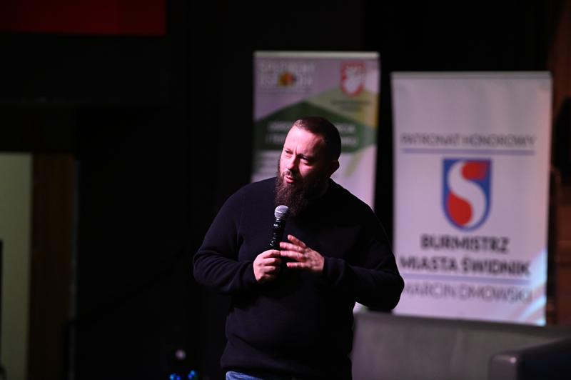 Rozmawiają o przemocy w sieci