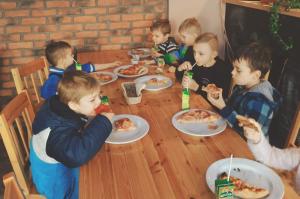 Wlochy-Jezyki-jedza-pizze